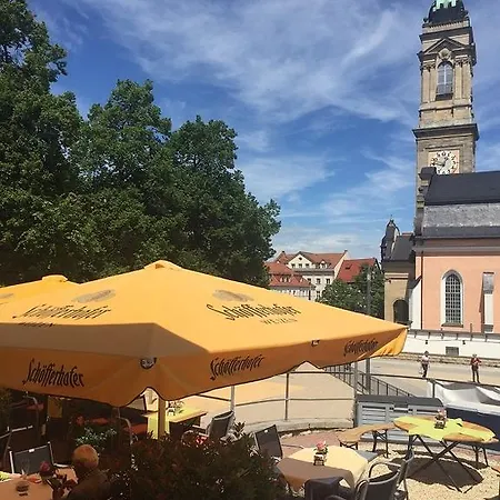 爱森纳赫施罗瑟酒店